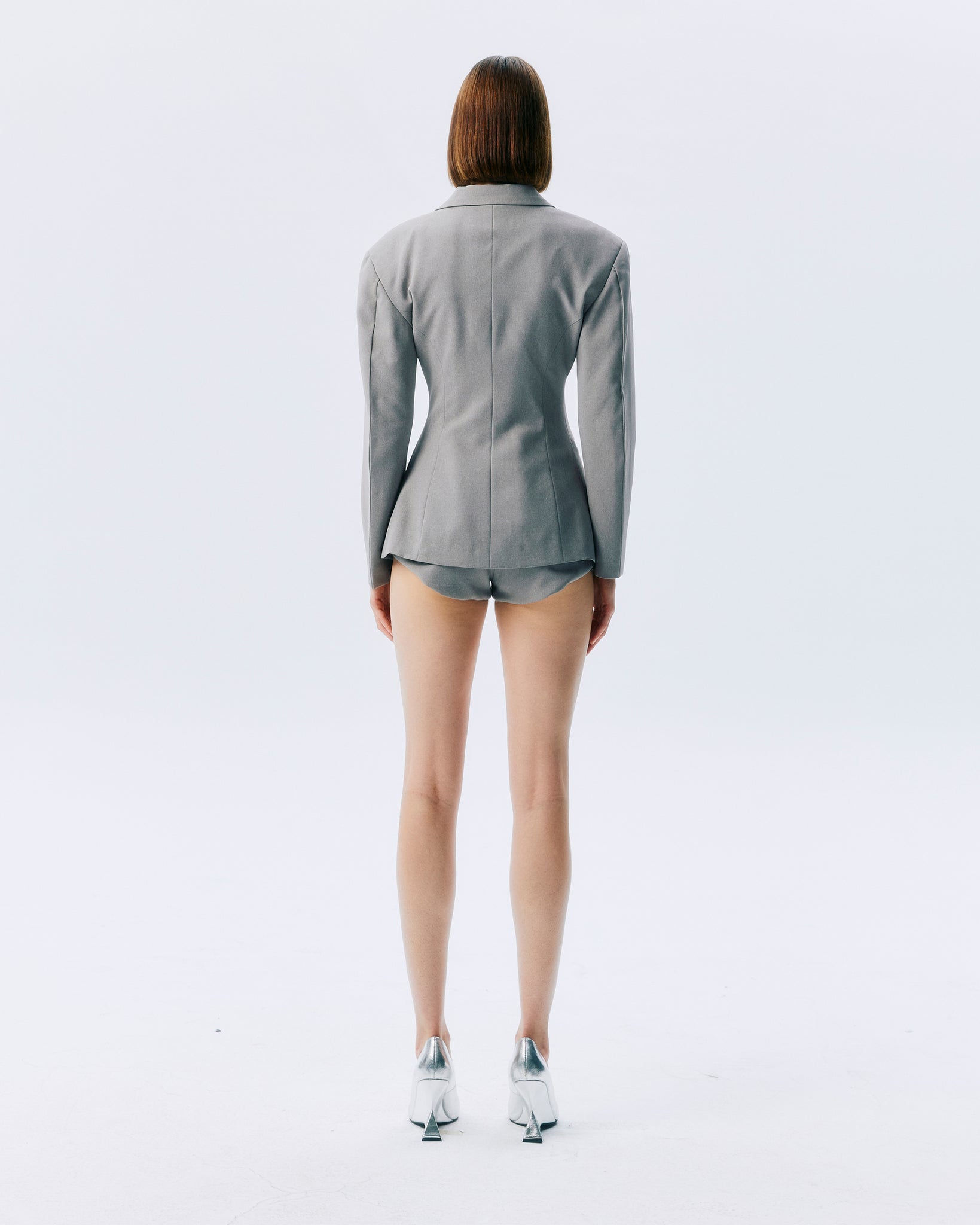NICHp : Meteora Collection : Rita suit สูทไหล่โอเวอร์ไซส์ เอวคอด ตกแต่งด้วยอะไหล่สีเงิน