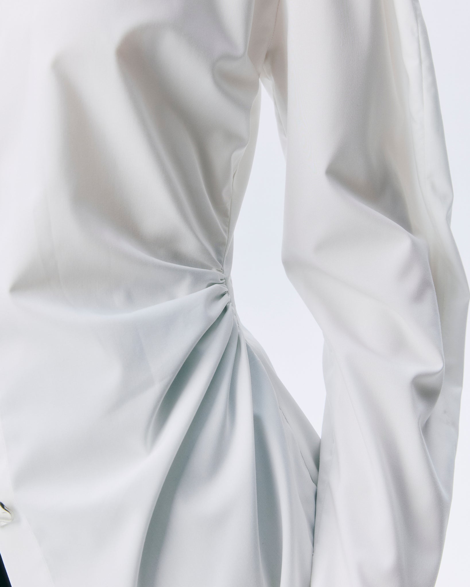 NICHP : Meteora Collection : Ravina Top เชิ้ตแขนยาว กระดุมอะไหล่เงิน