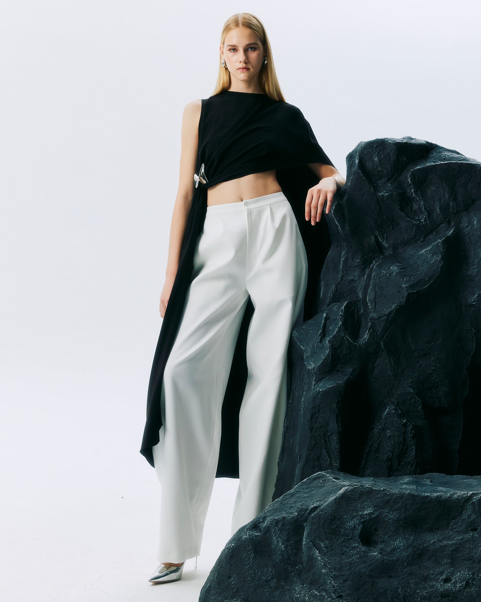 NICHP : Meteora Collection : Tessa Top เสื้อปิดแขนหนึ่งข้าง