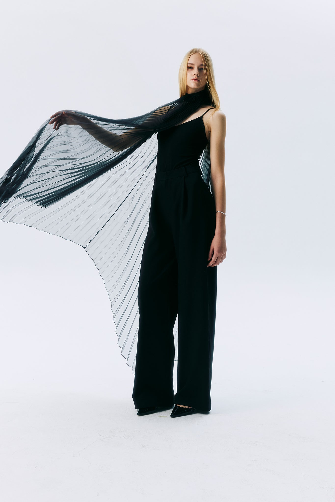 NICHP : Meteora Collection : Orielle top ผ้าออแกนซ่าแก้ว สามารถใส่ได้หลายแบบตามสไตส์ของผู้สวมใส่ (Pre-Order 3-4 Week)