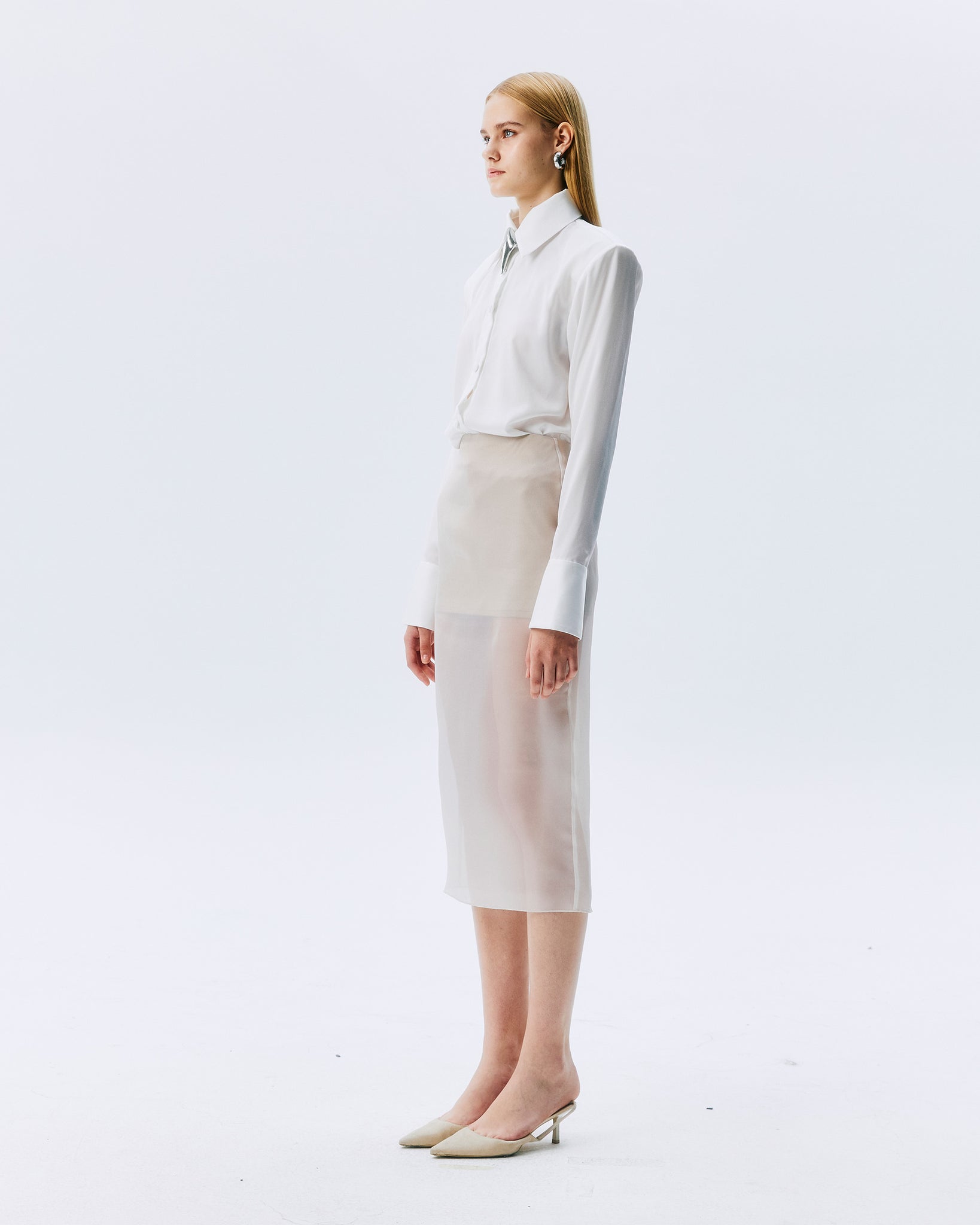 NICHP : Meteora Collection : Evora top ตกแต่งด้วยกระดุม มีอะไหล่เงิน ผ้าโพลีเอสเตอร์ ใส่ได้ทุกโอกาส ผ้านุ่มสบาย