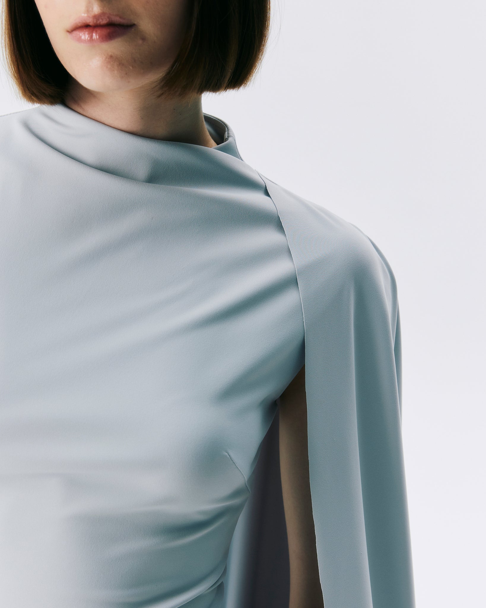 NICHP : Meteora Collection : Evora Dress เดรสผ้ายืดแขนสั้น จับเดรปช่วงเอว และมีผ้าตกแต่งไปด้านหลัง