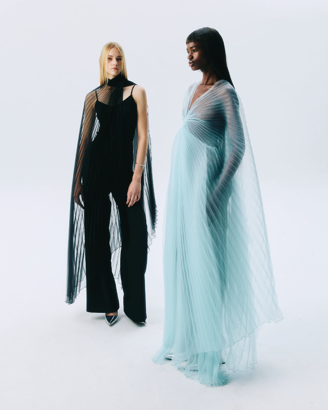 NICHP : Meteora Collection : Daphne pleat dress เดรสพลีทปิดไหล่สองข้าง (มีซับในยาวด้านใน)