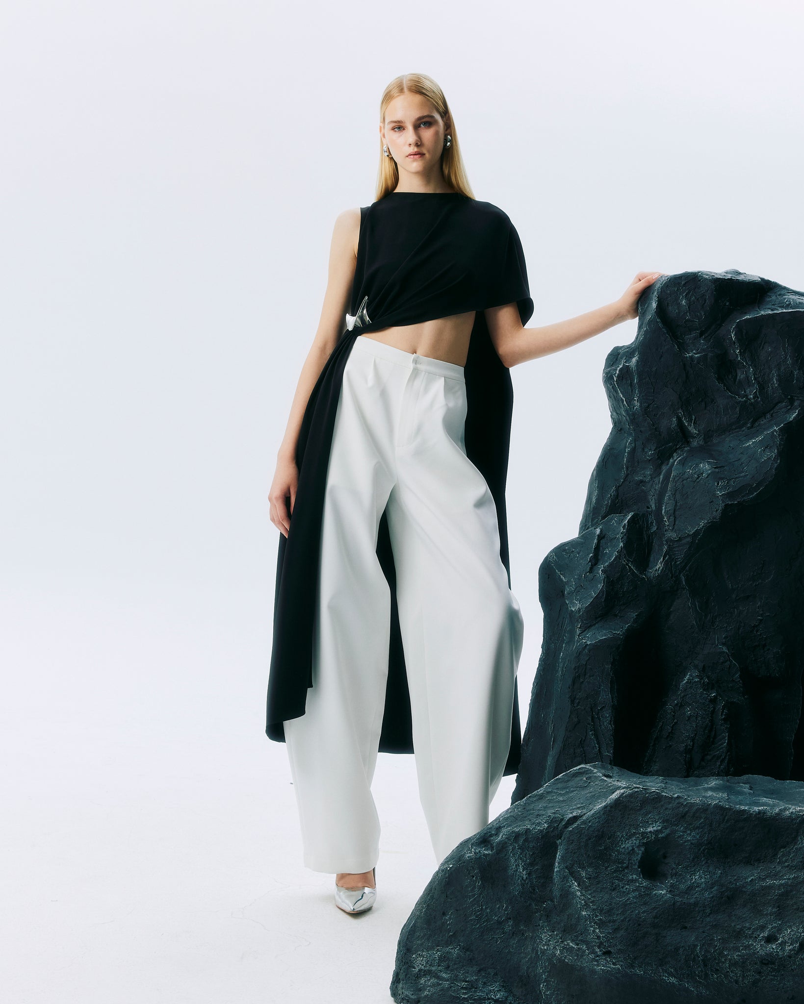 NICHP : Meteora Collection : Tessa Top เสื้อปิดแขนหนึ่งข้าง