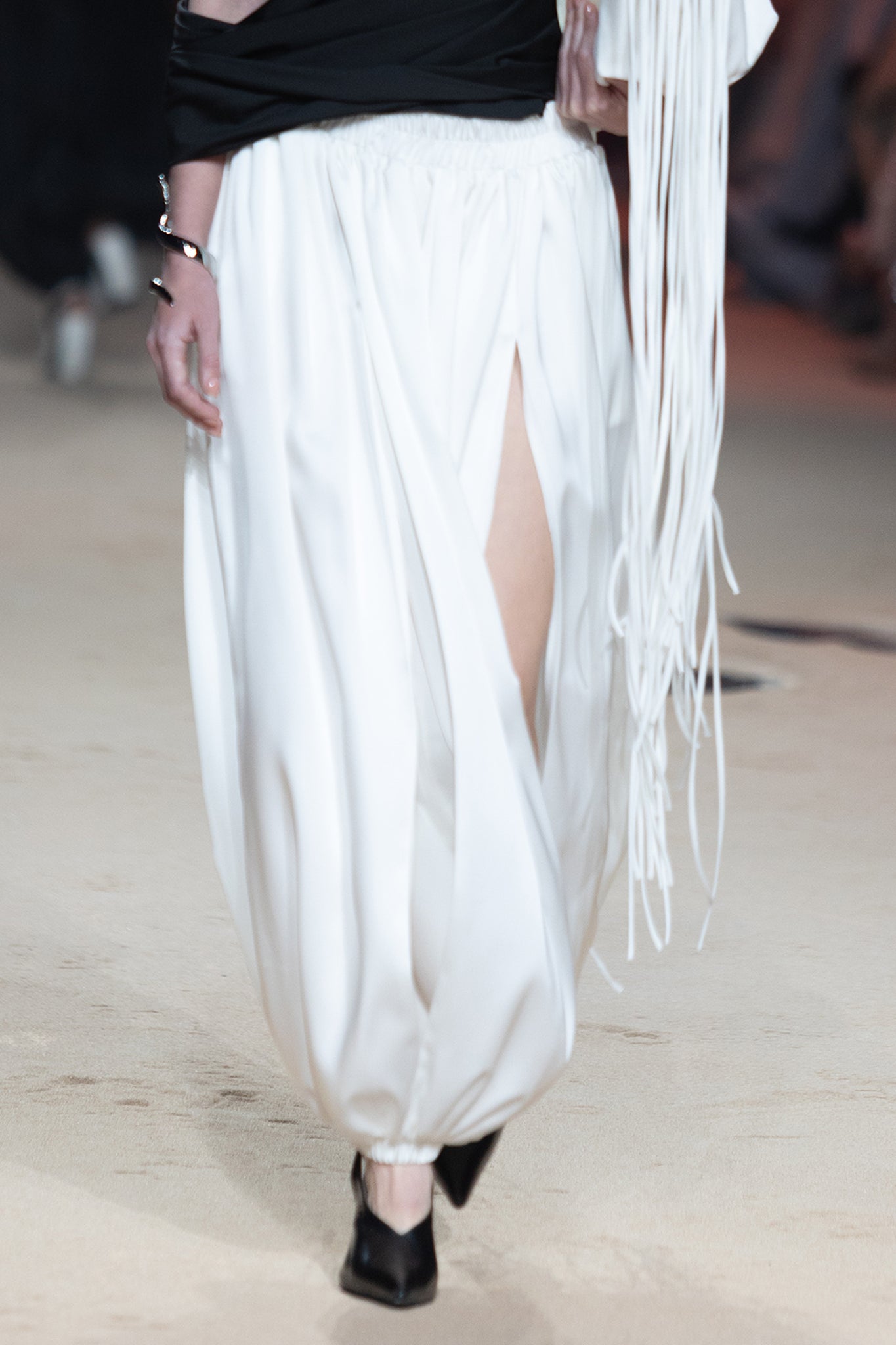 NICHP : The Silent Flow Collection : Alina pants กางเกงทรงบอลลูน ดีไซน์แหวกข้างขา (Pre-order 3-4 week)