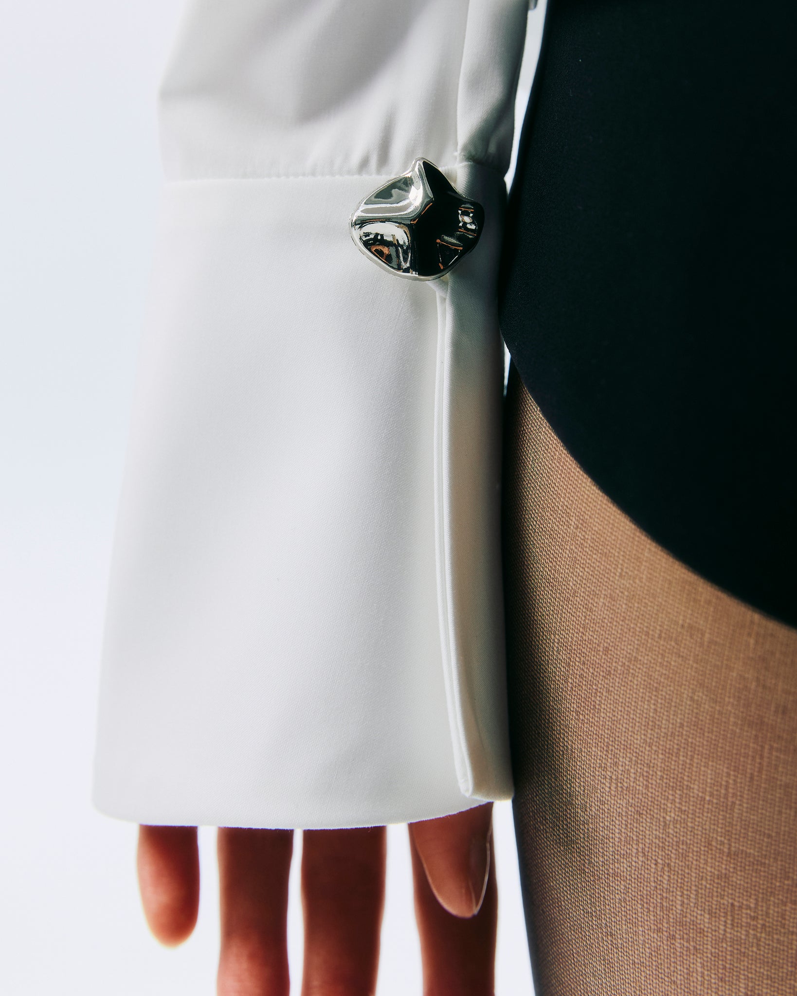 NICHP : Meteora Collection : Ravina Top เชิ้ตแขนยาว กระดุมอะไหล่เงิน