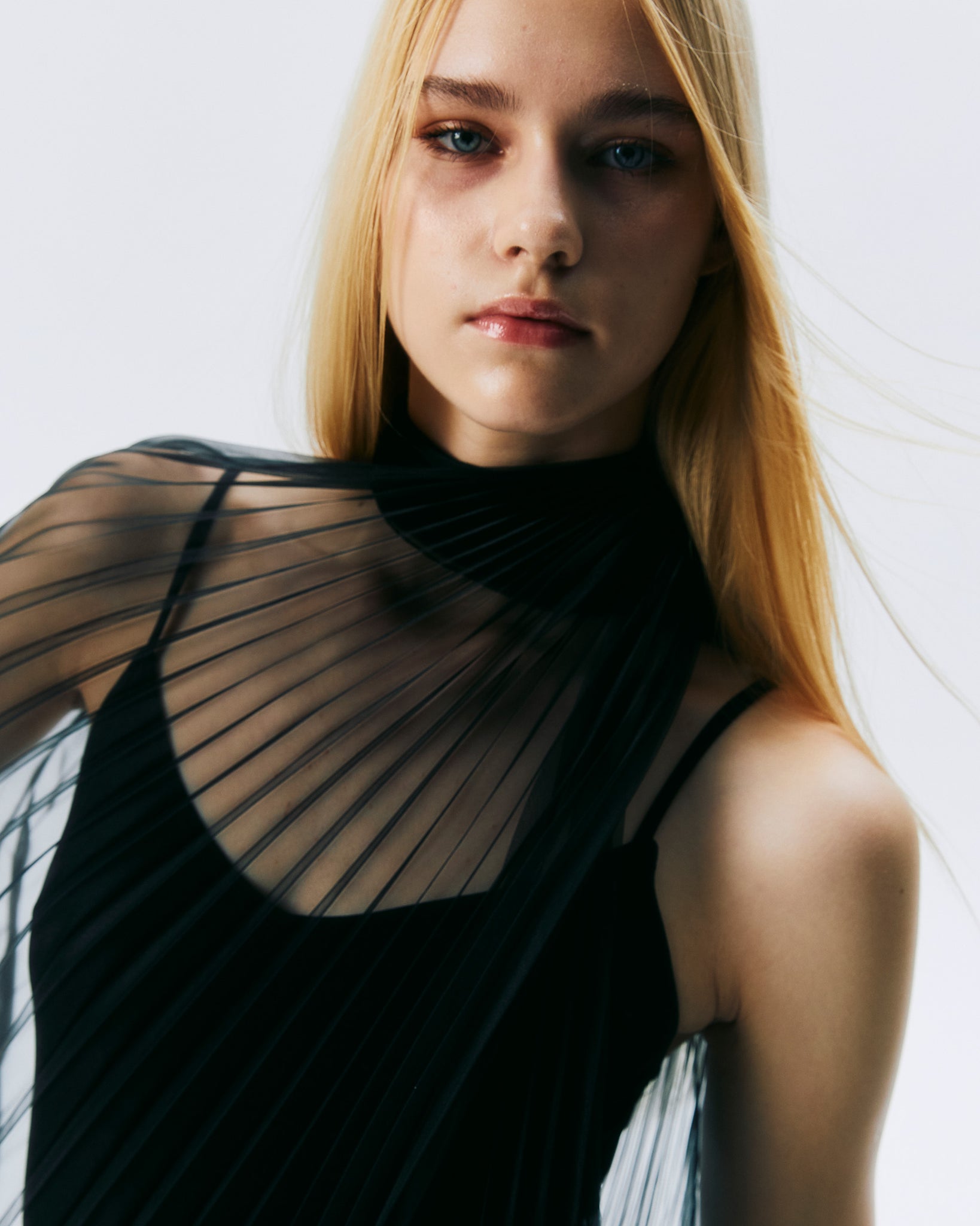 NICHP : Meteora Collection : Orielle top ผ้าออแกนซ่าแก้ว สามารถใส่ได้หลายแบบตามสไตส์ของผู้สวมใส่ (Pre-Order 3-4 Week)