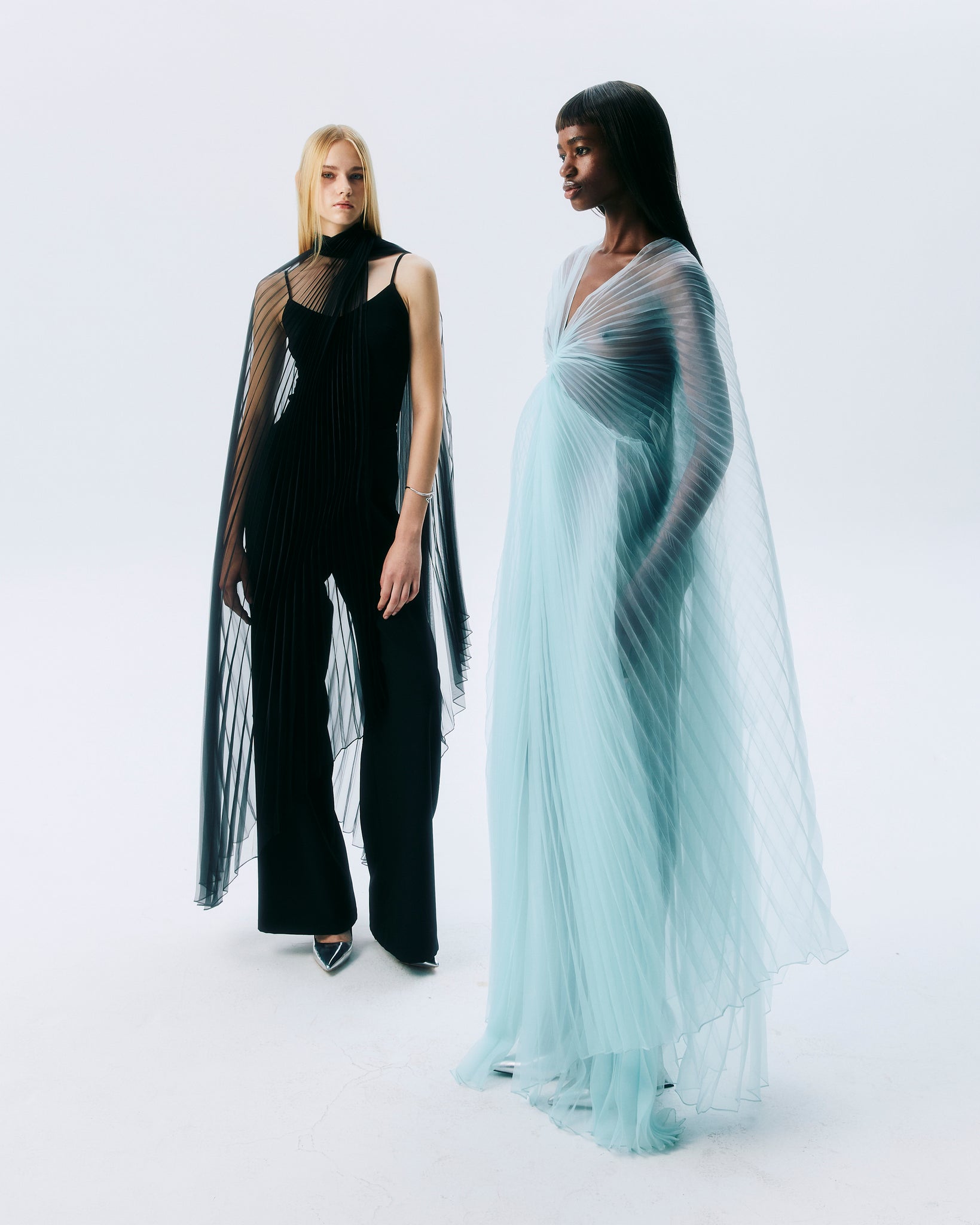 NICHP : Meteora Collection : Daphne pleat dress เดรสพลีทปิดไหล่สองข้าง (มีซับในยาวด้านใน)