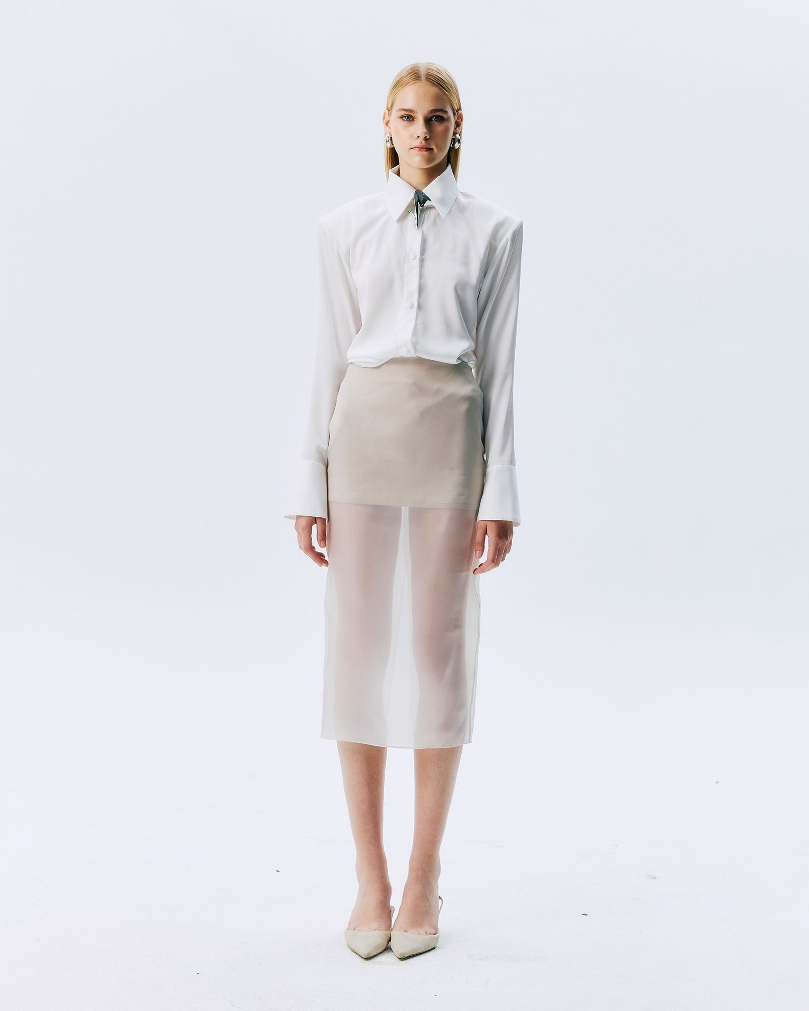 NICHP : Meteora Collection : Evora top ตกแต่งด้วยกระดุม มีอะไหล่เงิน ผ้าโพลีเอสเตอร์ ใส่ได้ทุกโอกาส ผ้านุ่มสบาย