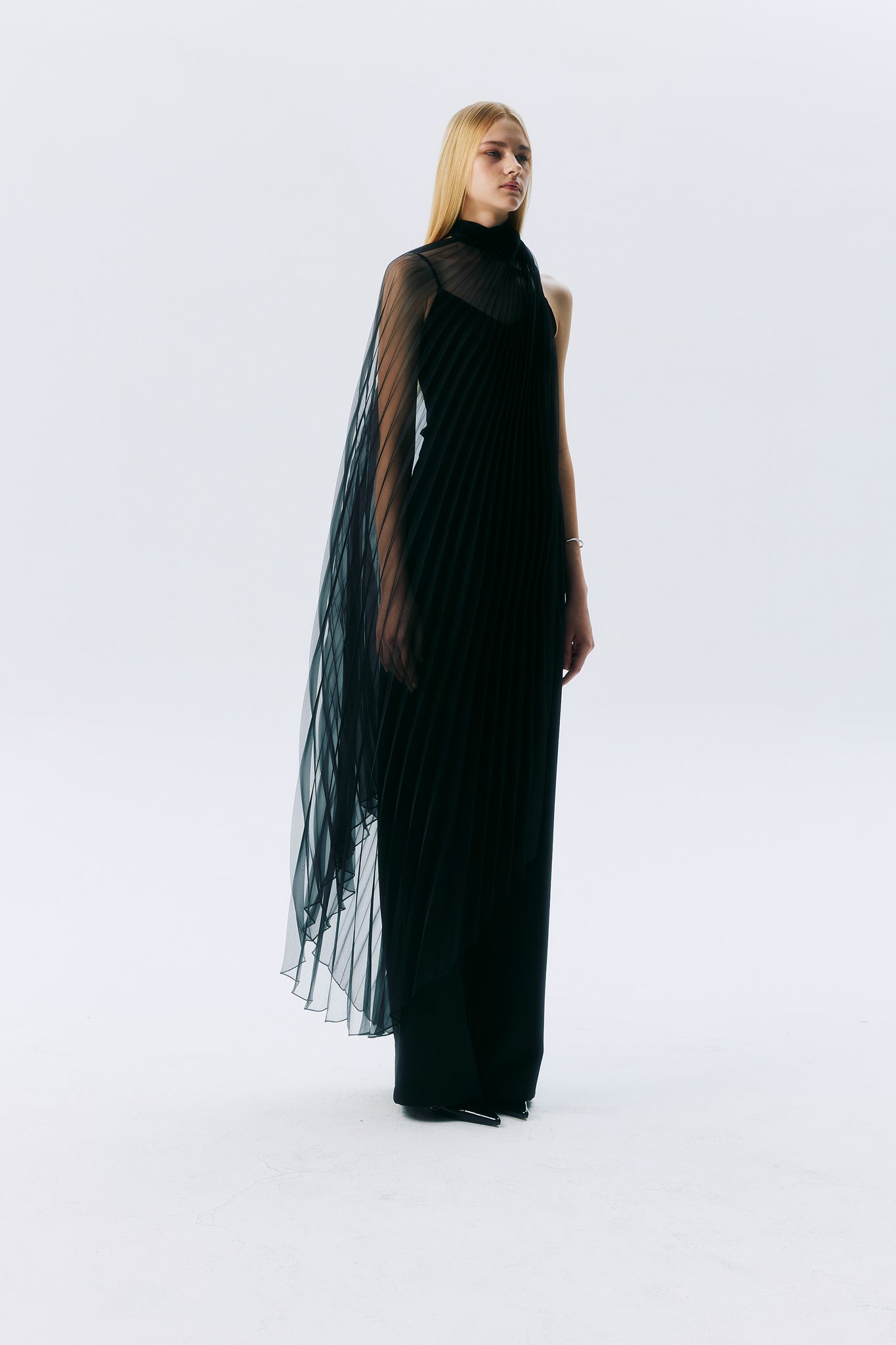 NICHP : Meteora Collection : Orielle top ผ้าออแกนซ่าแก้ว สามารถใส่ได้หลายแบบตามสไตส์ของผู้สวมใส่ (Pre-Order 3-4 Week)