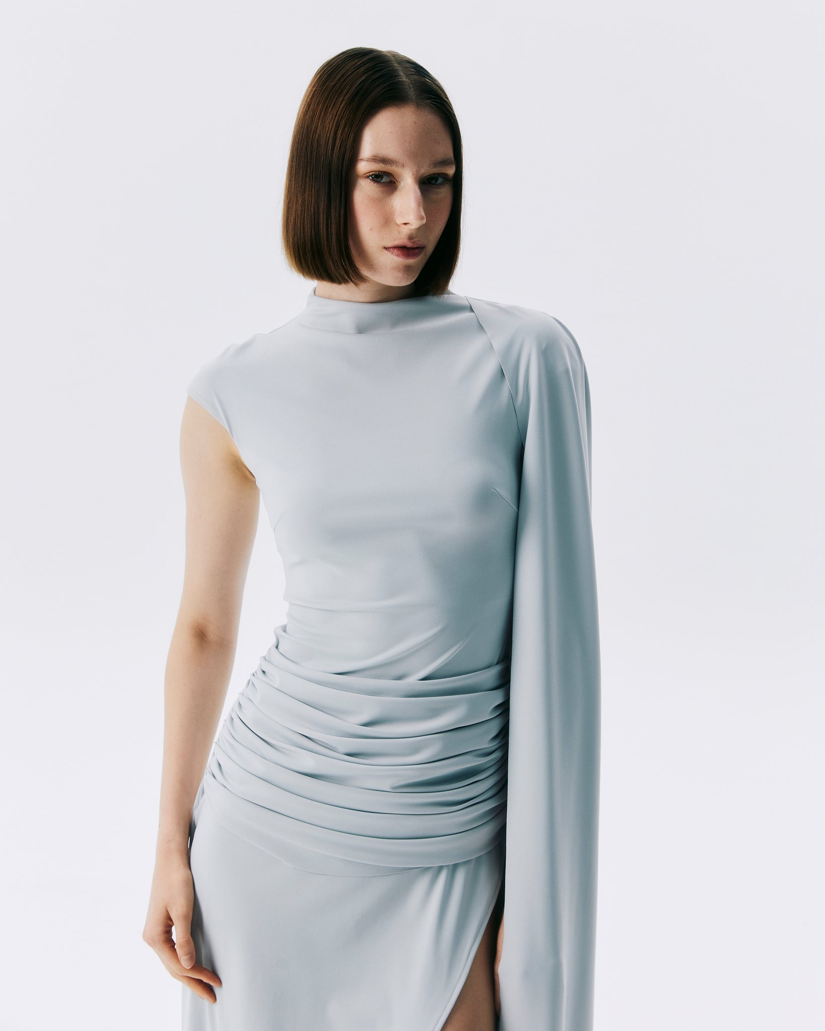NICHP : Meteora Collection : Evora Dress เดรสผ้ายืดแขนสั้น จับเดรปช่วงเอว และมีผ้าตกแต่งไปด้านหลัง